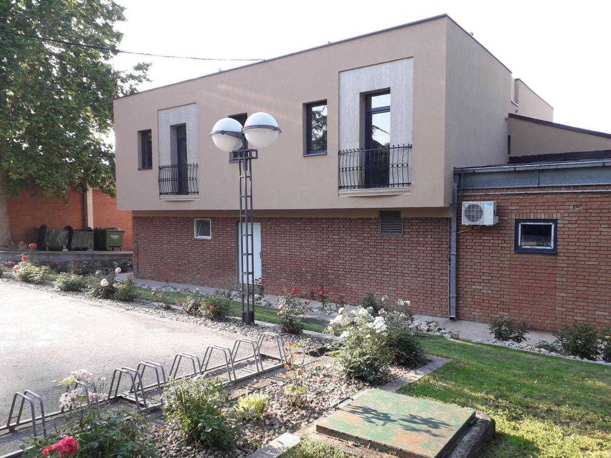 Hotel Marina Oasa Grocka Екстер'єр фото